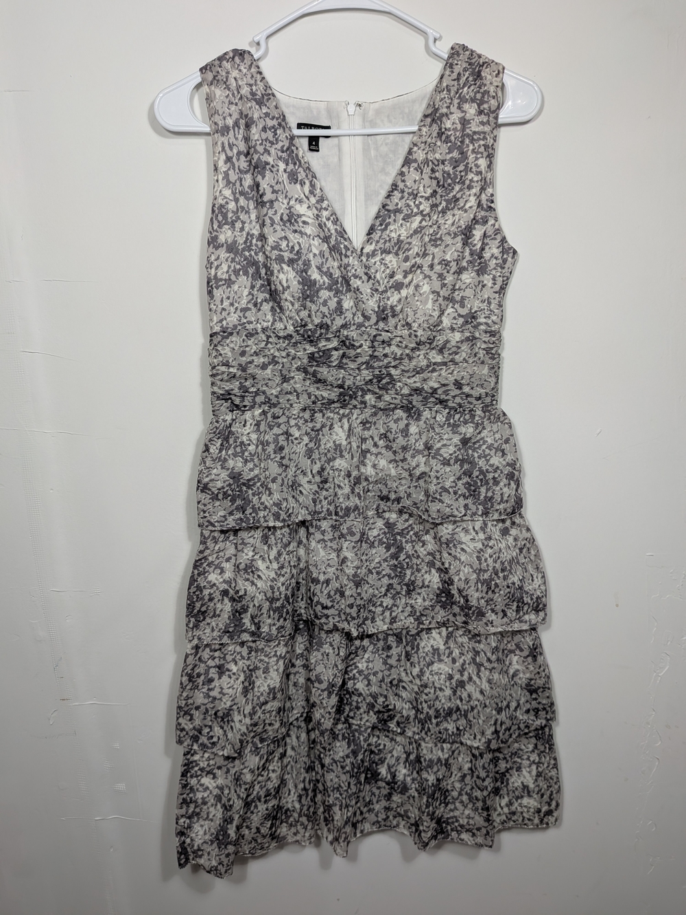 Talbots Women's Sleeveless Tiered Dress - Gray & White Abstract Print V-Neck 4
